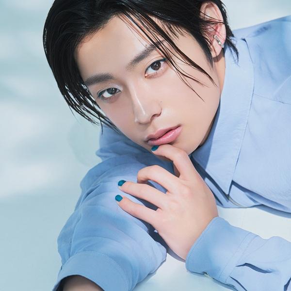 超特急・アロハ「僕の大好きな色」 ターコイズブルーのメイクで登場！ WEB限定のQ＆Aも！