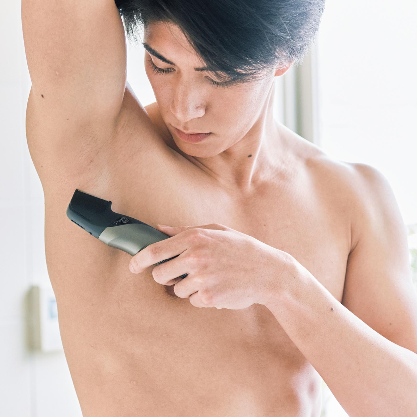 コントロールできない“落ちている毛”…男女100人に聞いた「男性の体毛が気になる瞬間」