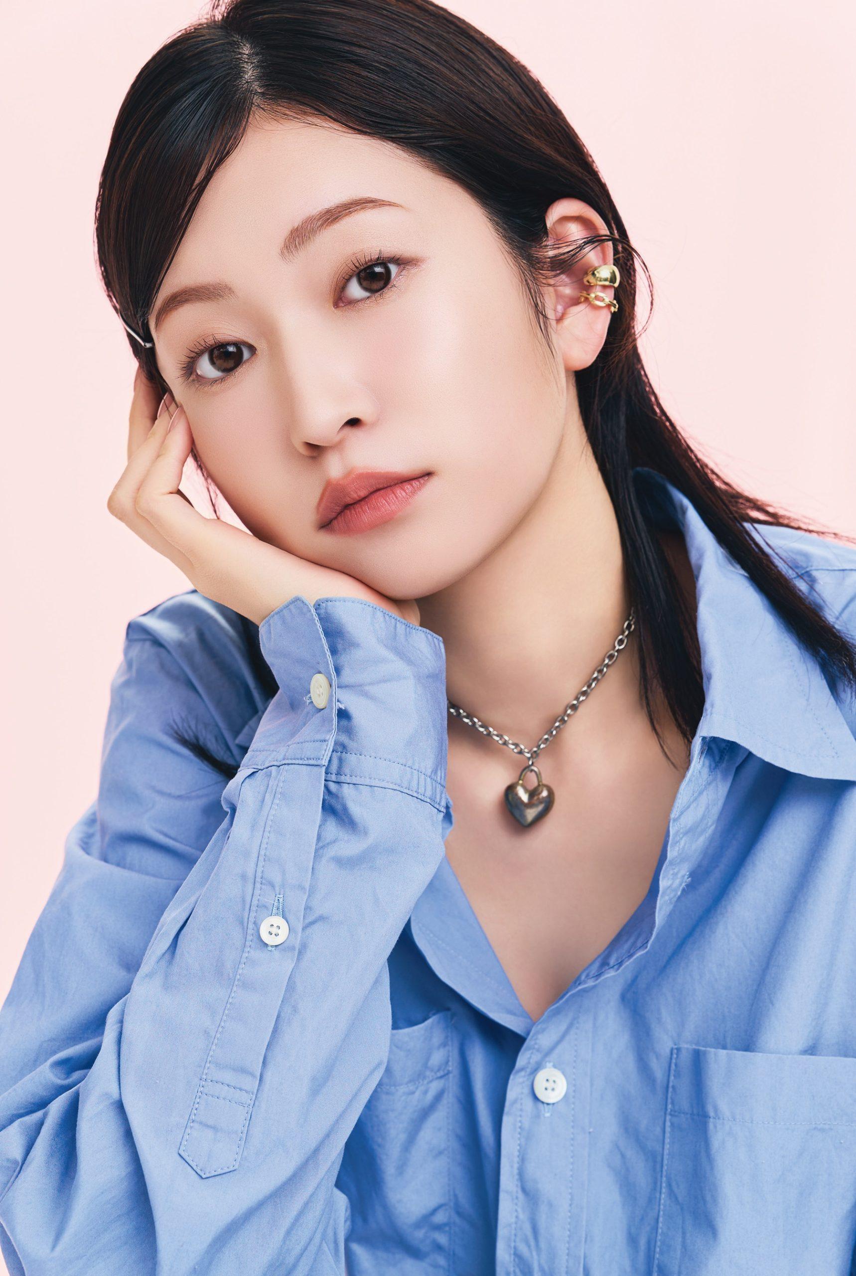 吉田朱里の秋の提案、 “ミュートな大人ブラウンアイ”に！