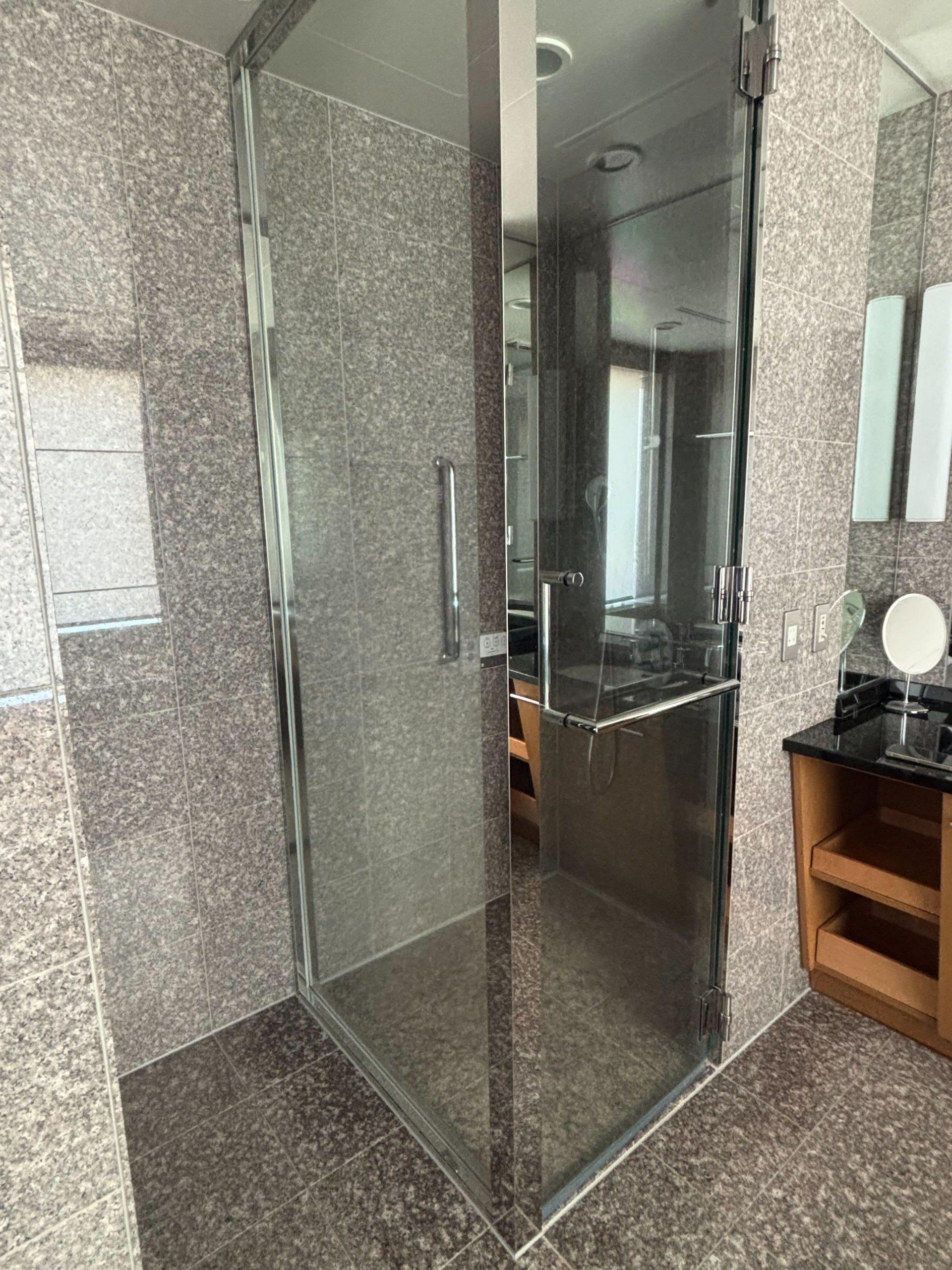 【COVER STORY】Aぇ! groupの正門良規さんが満を持してソロ初表紙に！ 肉体美が光る艶美なびしょ濡れシャワー表紙の裏側。