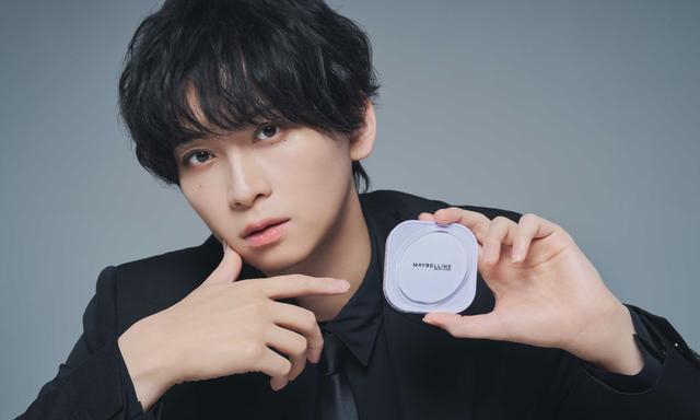 俳優、社長…超多忙！ 二刀流の舞台俳優・荒牧慶彦の“2.5次元級美肌”を支えるファンデとは？