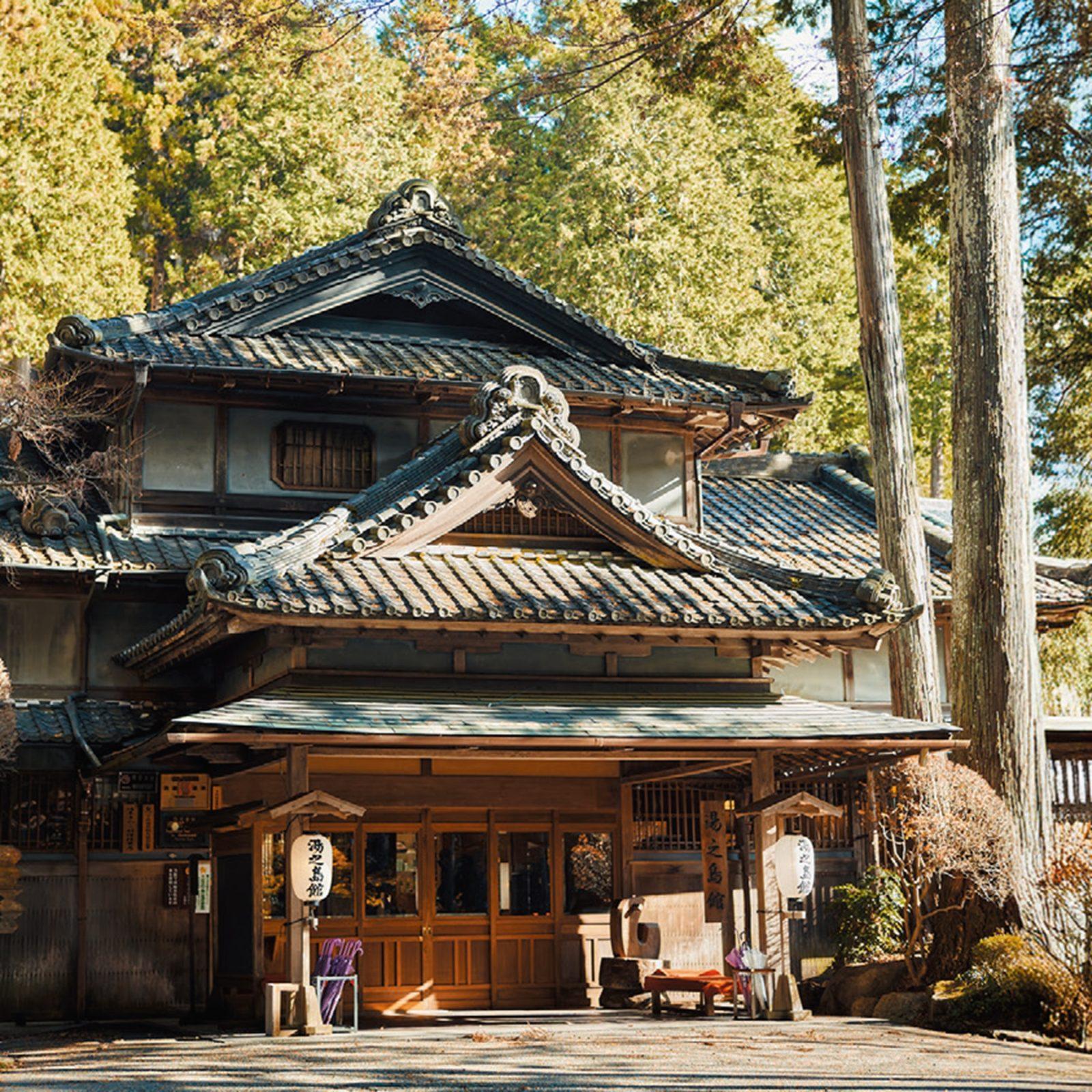 懐かしく、優しい時間を昭和レトロな温泉宿で。岐阜・下呂温泉の湯之島館