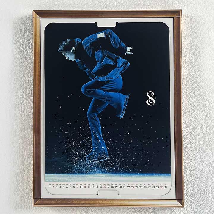 【From Editors】羽生結弦さんが4年ぶりに表紙登場。アートな額付き特装カレンダーは2月4日予約締切！
