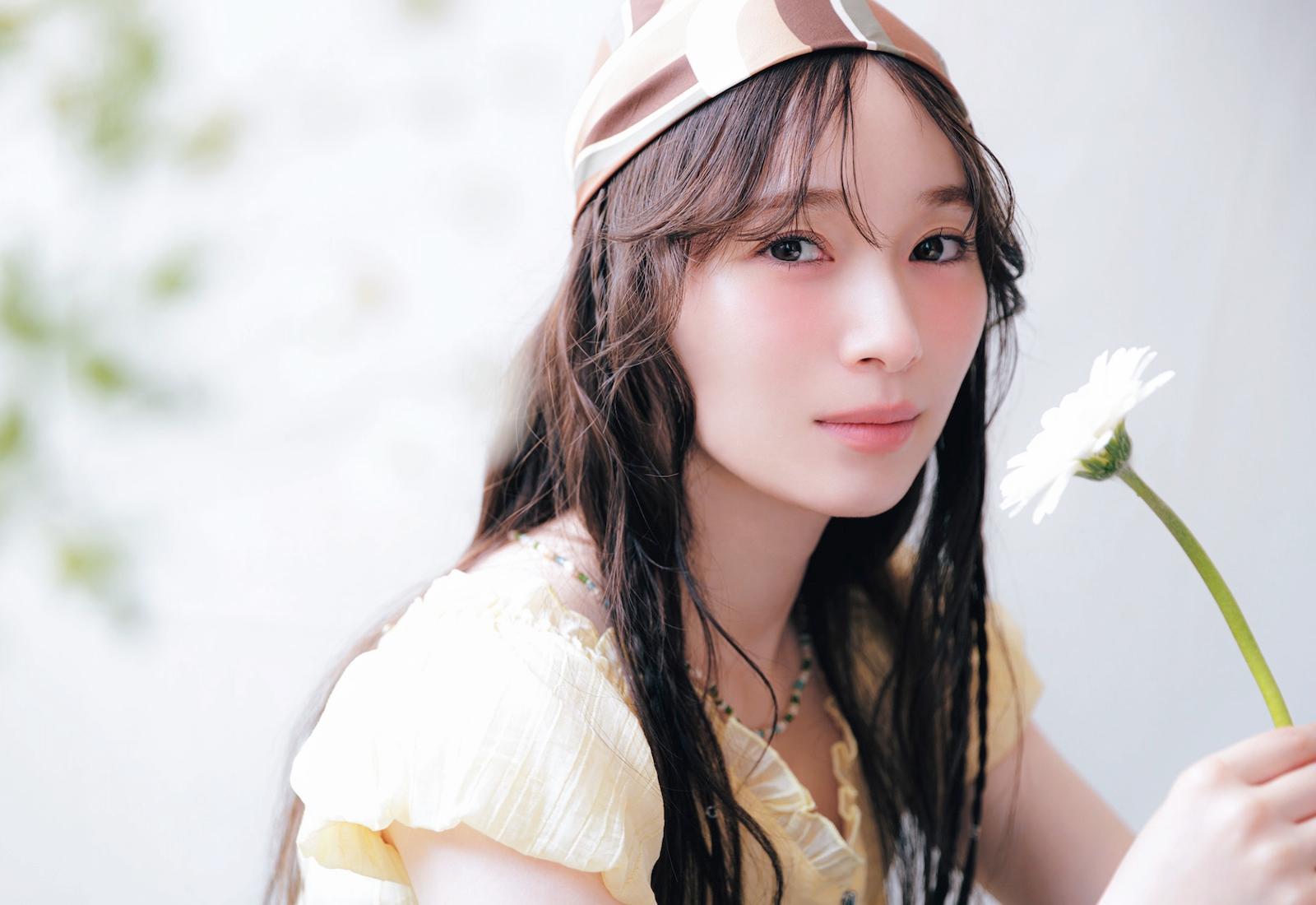 櫻坂46・守屋麗奈が夏の最旬ヘアアレンジに挑戦！ 「細めの三つ編みが大人な感じ」