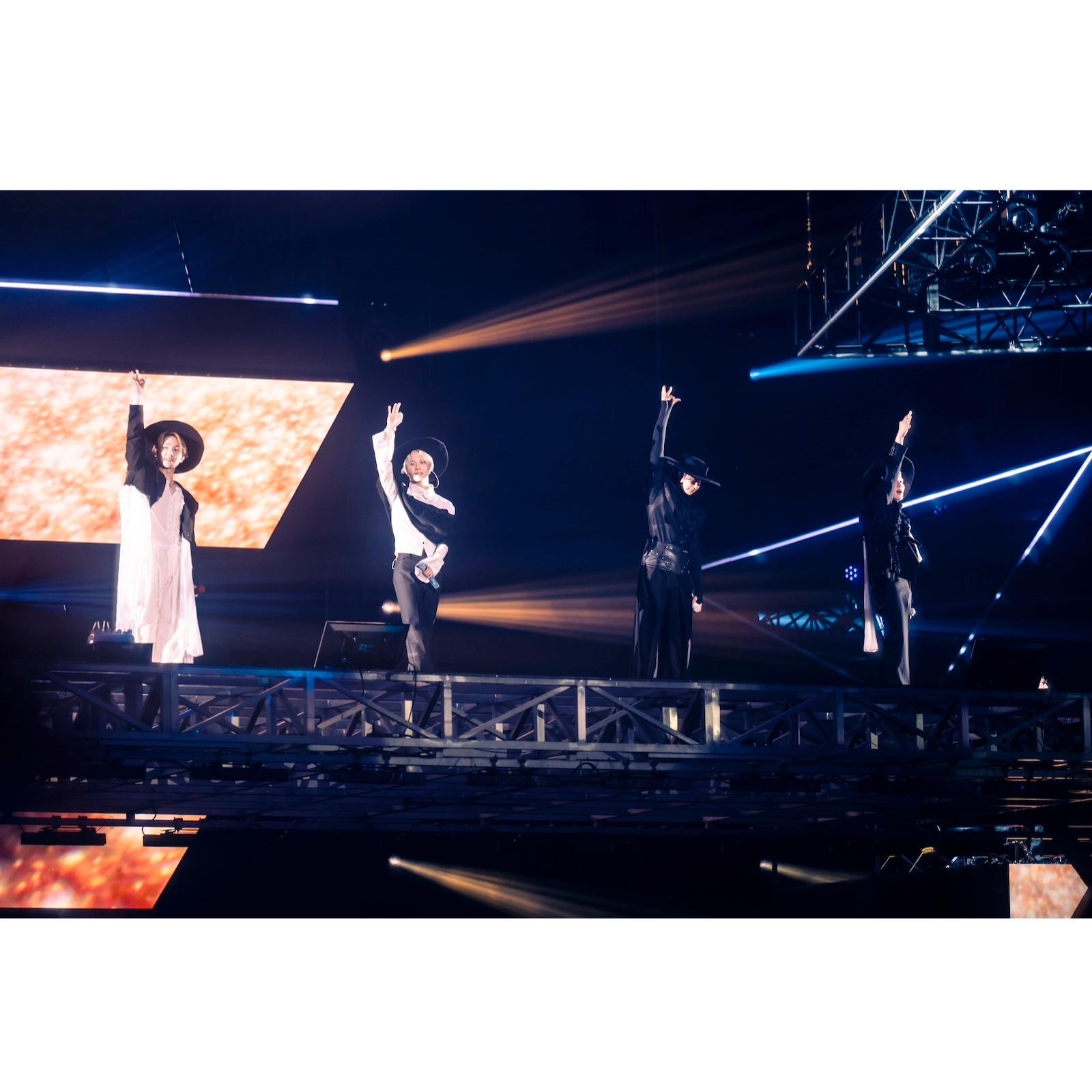 SHINee、8年ぶりに4⼈で⽇本のステージに⽴ち、真⼼を届ける。万感のドーム公演初⽇レポート！