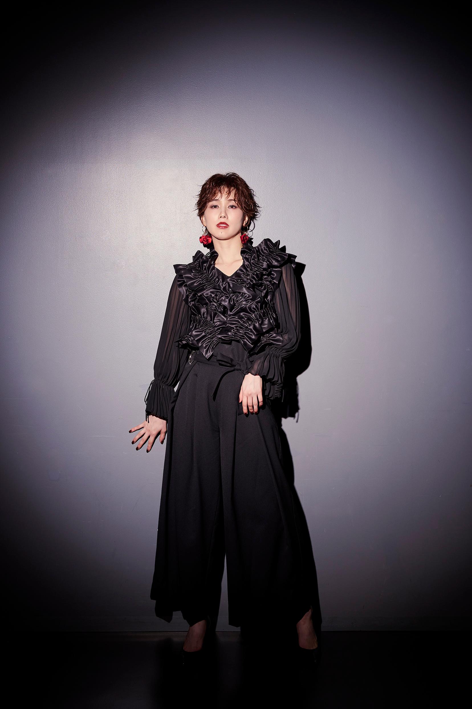 元宝塚歌劇団雪組トップスター・彩風咲奈が歩む「道」。「もっと自分の感覚や感情に素直になっていきたい」
