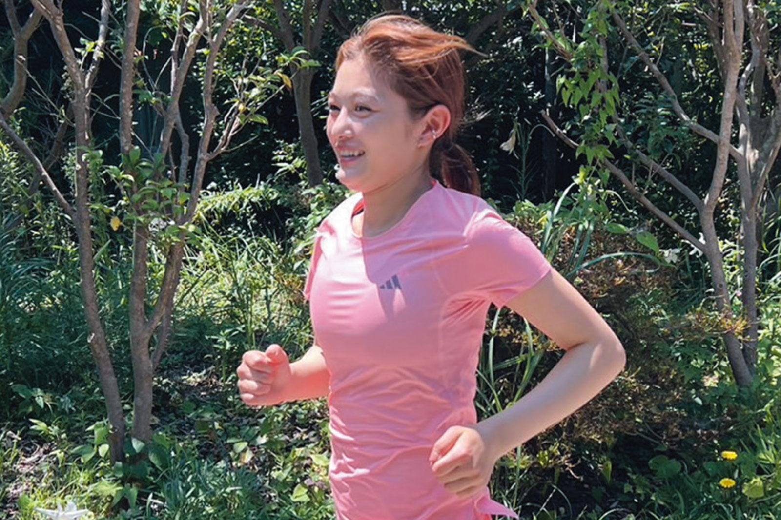 井上咲楽、ランニング、ストレッチ&腸活でつくる“褒められ肌”の秘訣を自己分析!