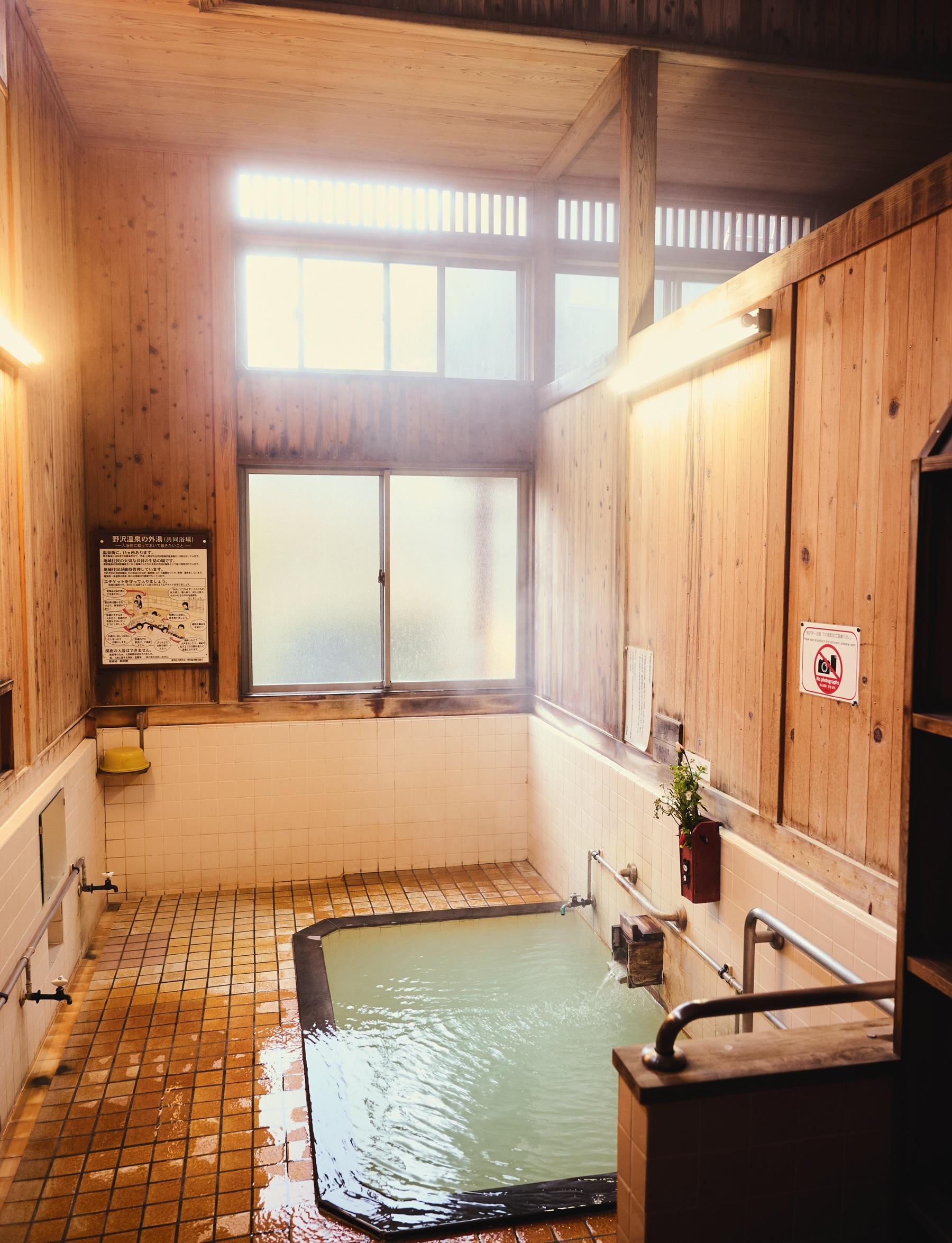 外湯だけでも13か所! 温泉文化が根付く、長野・野沢温泉でゆったり湯三昧旅
