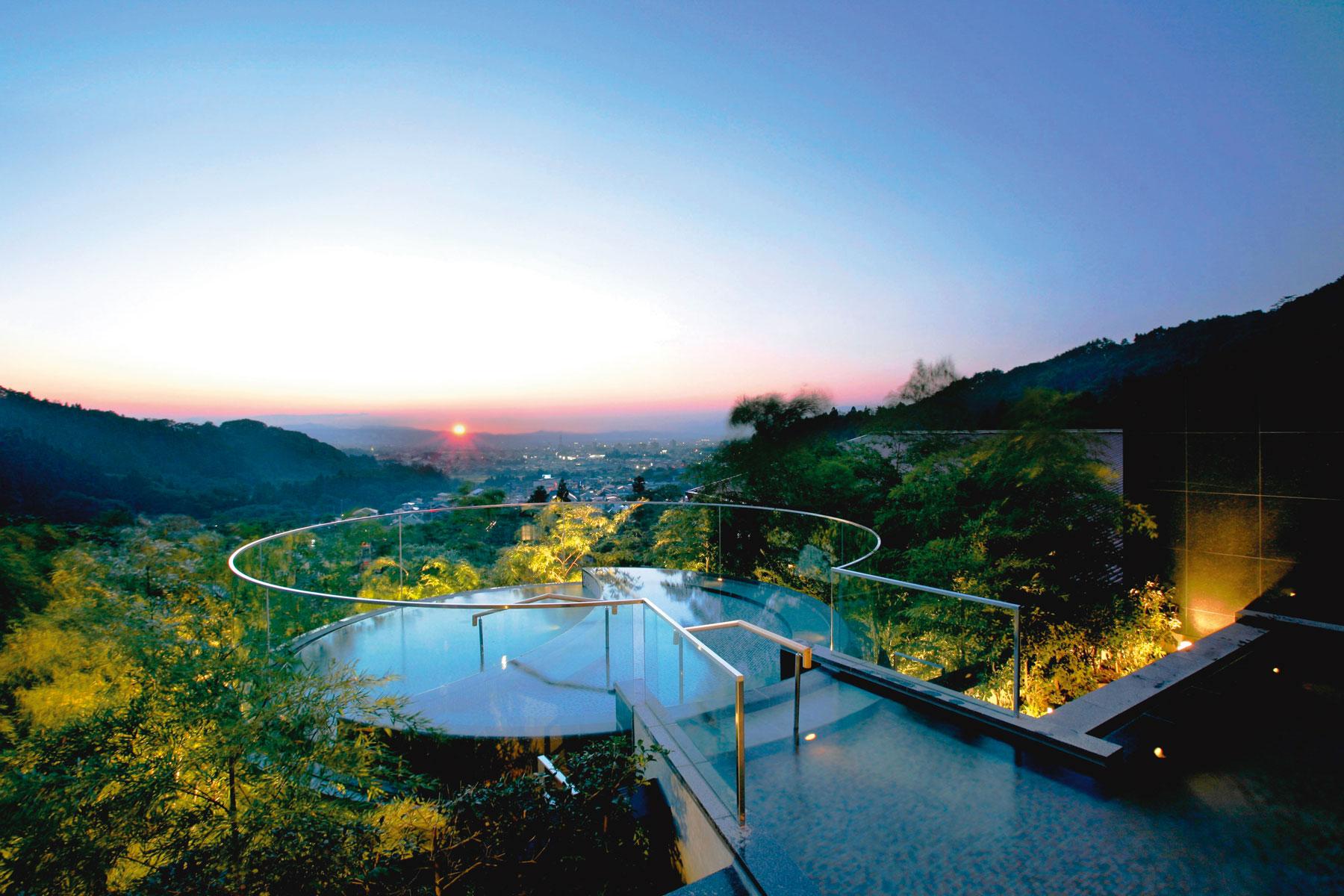 地元民に長く親しまれる展望の宿。福島・会津の旅の拠点は「会津・東山温泉 御宿 東鳳」で