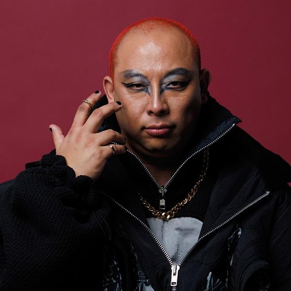 トム・ブラウンのみちおが“怪力ヒールメイク”にトライ| #美ジュ-1グランプリ