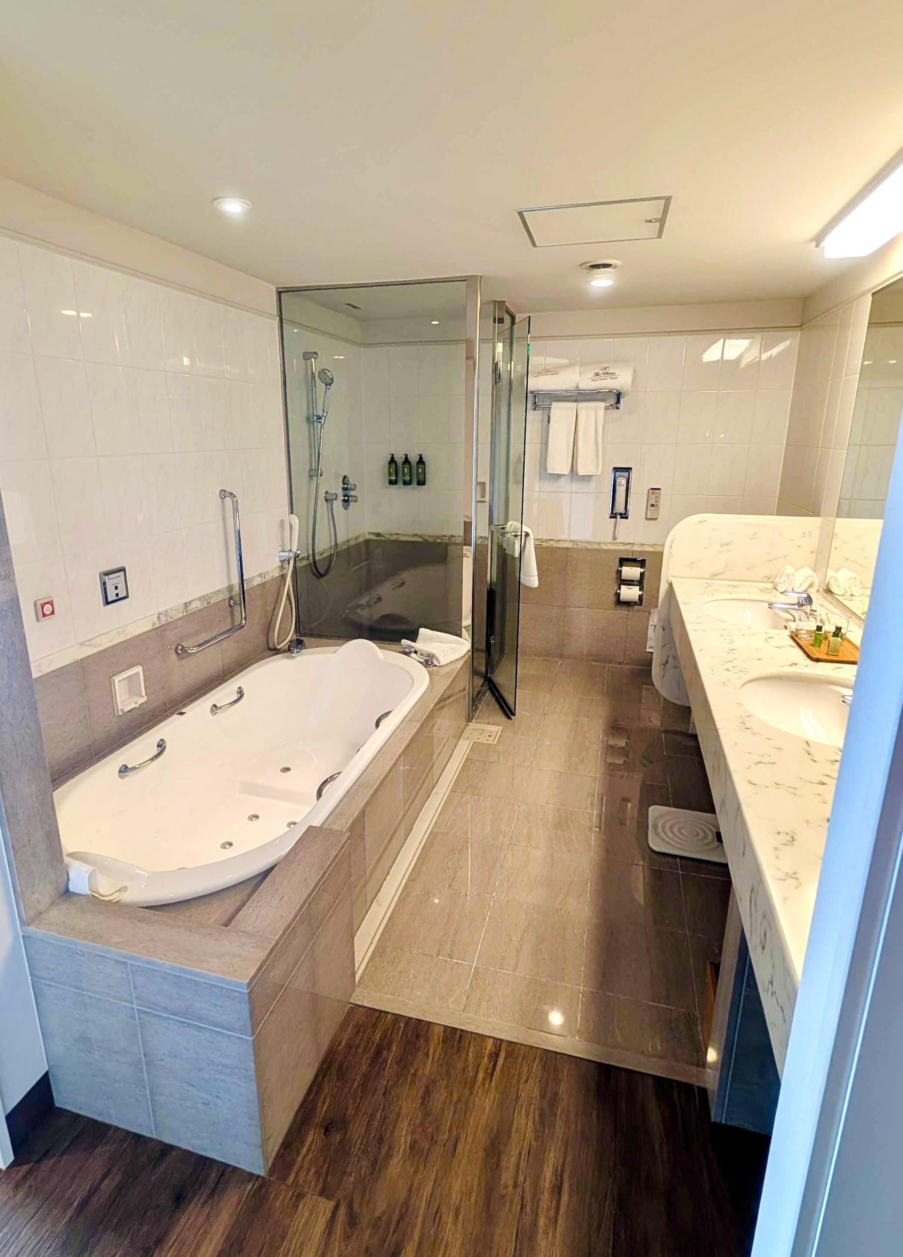 【COVER STORY】ビターもスイートも…チョコレートの魅力を体現した、山田涼介さん表紙撮影の舞台裏