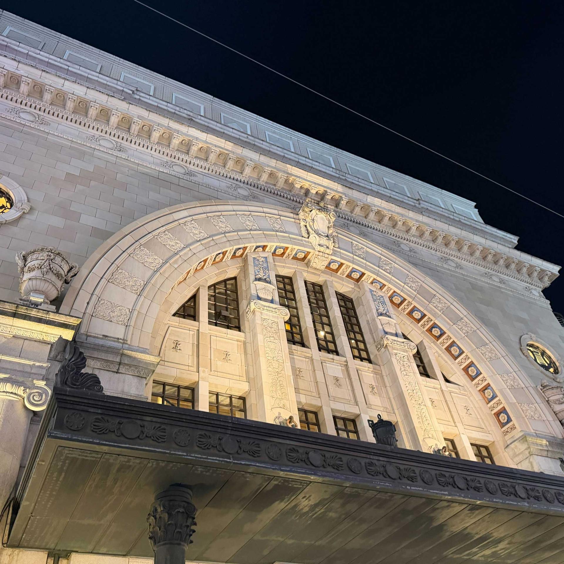 【COVER STORY】なにわ男子と一緒に、大阪“エモ旅”へ! 『なにわ男子カレンダー2026.4→2027.3』のアザーカットを先行公開